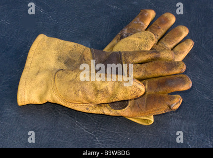 Vecchio operosi i guanti Foto Stock