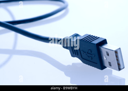 Cavo USB isolato su bianco Foto Stock
