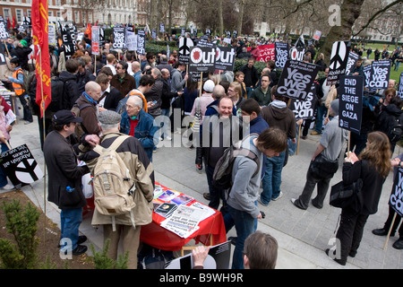 G20 assembla di protesta al di fuori dell'Ambasciata Americana, Londra Foto Stock
