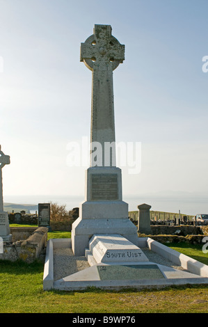 La tomba e la lapide di Dame Flora MacLeod a Duntulm Isola di Skye SCO 2252 Foto Stock