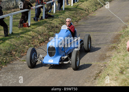 Un 1937 Stafford speciale Colborne Peter Baber discesa a velocità sul Brooklands Museum collina prova sfida celebra la Foto Stock