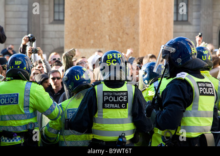 Polizia al vertice G20 proteste Cornhill Street City of London REGNO UNITO Foto Stock