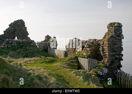 Le rovine del castello di Duntulm sulla penisola di Trotternish Isola di Skye. SCO 2257 Foto Stock