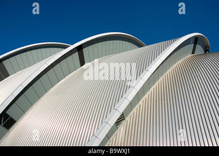 Un dettaglio architettonico dell'edificio Armadillo presso la SEC, che sorge sulle rive del fiume Clyde, Glasgow, Scozia Foto Stock