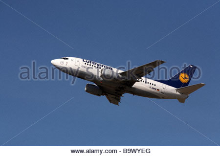 Volo Lufthansa poco dopo il decollo Foto Stock