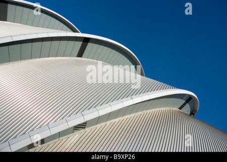 Un dettaglio architettonico dell'edificio Armadillo presso la SEC, che sorge sulle rive del fiume Clyde, Glasgow, Scozia Foto Stock