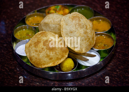 Sud Thali indiano a Saravana Bhavan Ristorante a Delhi in India Foto Stock