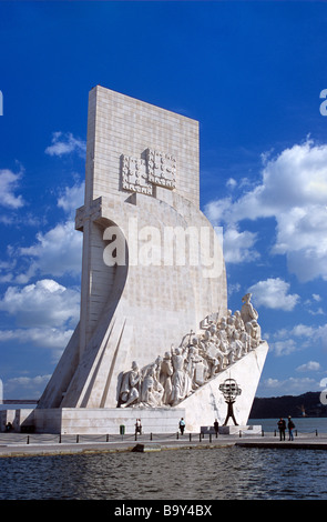 Prow Shaped Discoveries Monument, o Monument of the Discoveries, Henry the Navigator, Vasco da Gama & Explorers, fiume Tago, Belem, Lisbona, Portogallo Foto Stock