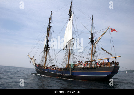 Il conte di Pembroke tre masted square rig Tall Ship, Plymouth, Devon, Regno Unito Foto Stock