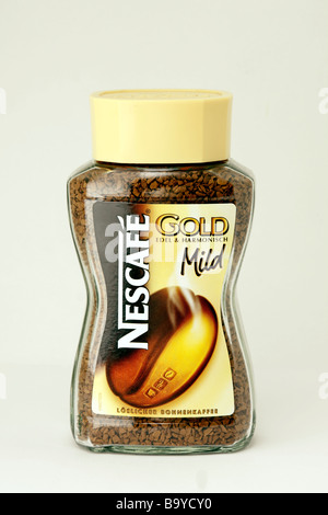 Nescafe oro caffè mite Jar (CONFEZIONE IN FLACONE) isolato (intaglio) su bianco Foto Stock