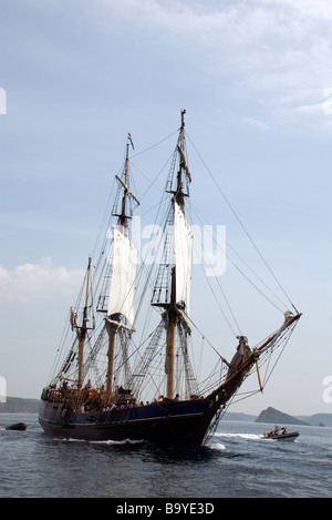 Il conte di Pembroke tre masted square rig Tall Ship, Plymouth, Devon, Regno Unito Foto Stock