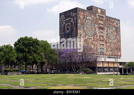 Vista la Biblioteca Centrale presso la Università Nazionale Autonoma del Messico a Città del Messico Foto Stock