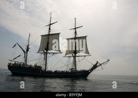 Il conte di Pembroke tre masted square rig Tall Ship, Plymouth, Devon, Regno Unito Foto Stock