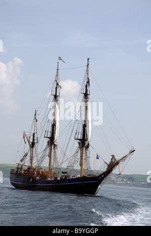 Il conte di Pembroke tre masted square rig Tall Ship, Plymouth, Devon, Regno Unito Foto Stock