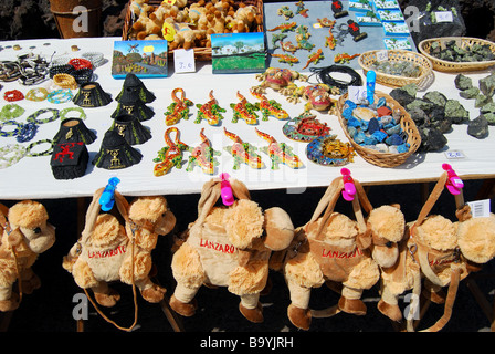 Pressione di stallo di souvenir, Los Hervideros, Lanzarote, Isole Canarie, Spagna Foto Stock