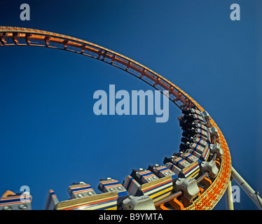 Il loop in un roller coaster Foto Stock