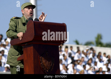 Ritratto del leader cubano Fidel Castro che tiene il suo discorso e parla al popolo il giorno di maggio 2004 a l'Avana, Cuba Foto Stock