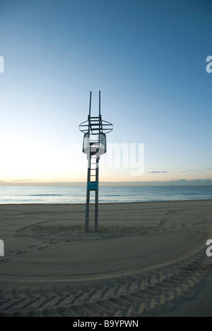 Bagnini sdraio in spiaggia Foto Stock