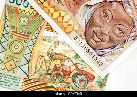 Valuta il denaro dettaglio senegalesi 500 e 1000 West African Franco CFA banconote Foto Stock