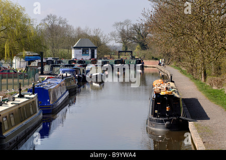 Stratford-upon-Avon Canal a Wootton Wawen, Warwickshire, Inghilterra, Regno Unito Foto Stock