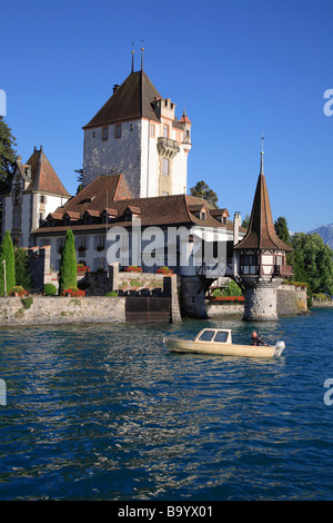 Palais Oberhofen presso il villaggio di Oberhofen sul Lago di Thun Thunersee canton Berna Svizzera Foto Stock