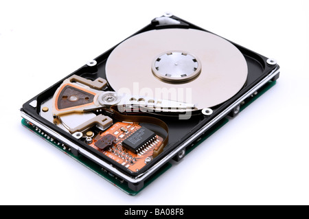 Aprire il disco rigido su sfondo bianco Foto Stock