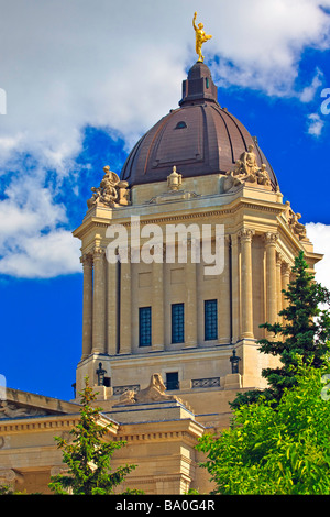 Il Golden Boy la figura e la cupola dell'edificio legislativo nella città di Winnipeg Manitoba Canada Foto Stock