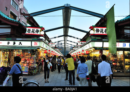 Nakamise Dori, Asakusa, Taito City, Tokyo, Giappone Foto Stock