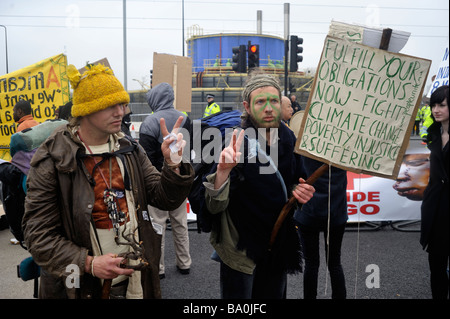 Protester a Londra durante il vertice del G20 - il 2 di aprile. 2009 Foto Stock