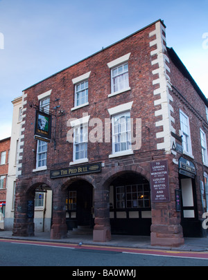 The Pied Bull Inn nel sentire a Chester costruito nel 1155 Foto Stock