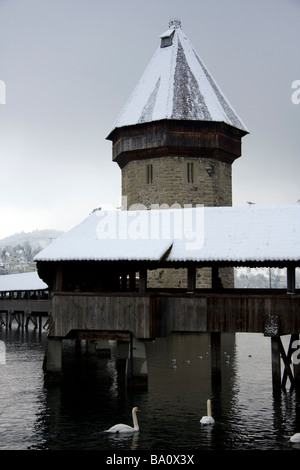 Il Ponte della Cappella Lucerna coperte di neve Foto Stock