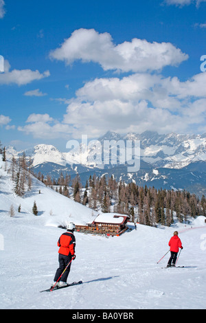 Sci alpino, Reiteralm, Alpi, Stiria, in background Dachstein Mountain, Austria Foto Stock