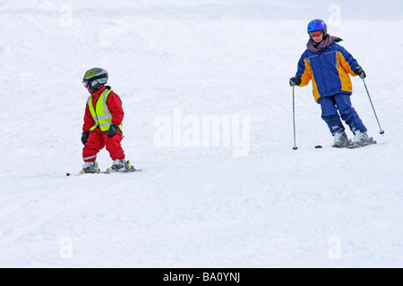 Una famiglia sci alpino su Reiteralm in Stiria, Austria Foto Stock