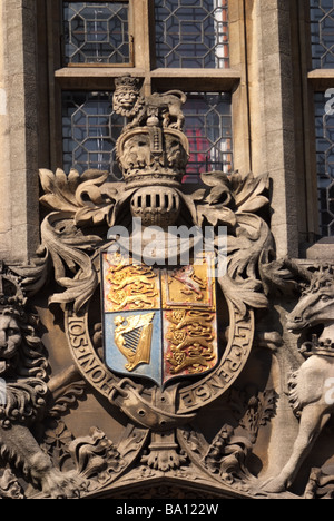 Il Crest al di sopra della porta di ingresso di Brasenose College, High Street, Oxford, England, Regno Unito Foto Stock