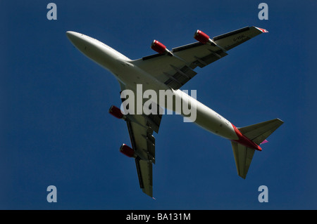 Un Virgin Atlantic Boeing 747 Jumbo Jet decolla da Gatwick Foto Stock
