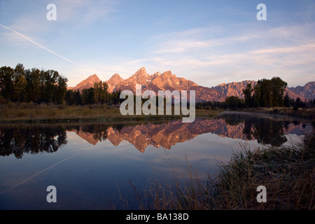 Sunrise vista di Teton Mountains da Schwabacher s sbarco Snake River Grand Teton National Park Wyoming USA Foto Stock