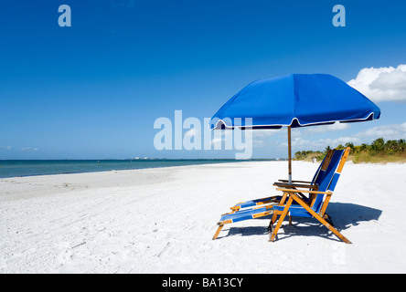 La spiaggia di Fort Myers vicino a Pink Shell Beach Resort e punto Bowditch Park, costa del Golfo della Florida, Stati Uniti d'America Foto Stock