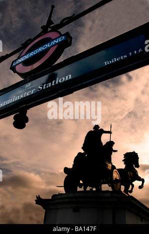 Una statua della regina Boadicea da Thomas Thornycroft, a Westminster Bridge, London, Regno Unito Foto Stock