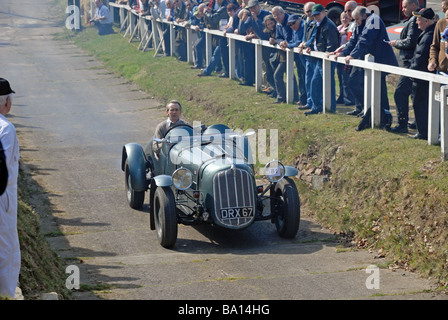 DRX 67 a 1935 Hudson speciale Spikins Neil Thorp salendo sulla velocità di Brooklands Museum collina prova sfida celebra la Foto Stock