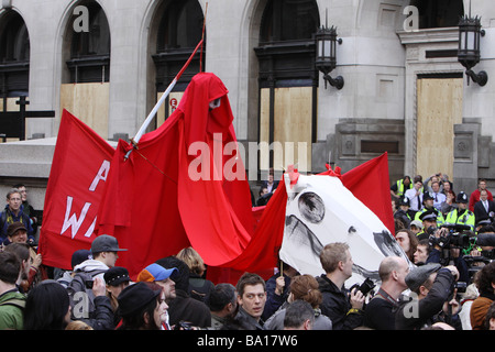 Uno dei quattro cavalieri dell'Apocalisse al G20 proteste a Londra Foto Stock