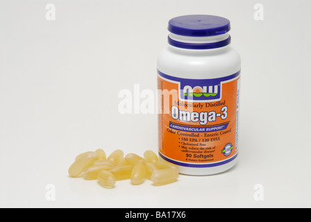 Olio di pesce le capsule di gelatina per la supplementazione di Omega 3 acidi grassi omega-3 Foto Stock