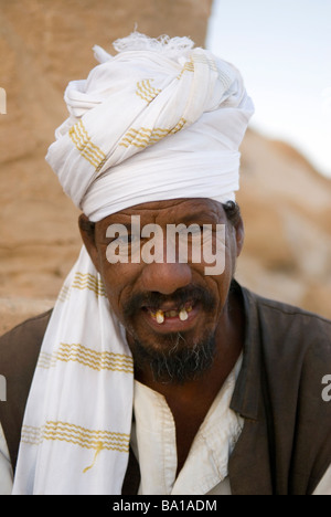 Ritratto di vecchio uomo a Djebel Berkal piramidi nord Sudan Foto Stock