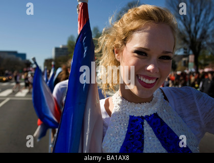 Giovani caucasici high school cheerleader in parata - USA Foto Stock