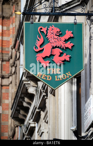 Pub Red Lion in Parlamento Street Whitehall London Foto Stock