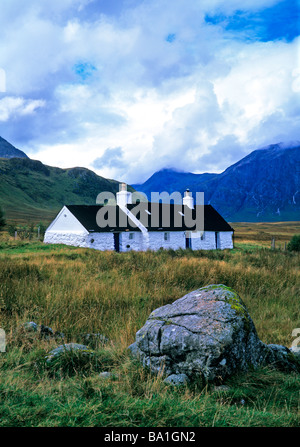 Il famoso punto di riferimento Blackrock Cottages sul Glen Coe nelle Highlands scozzesi Foto Stock