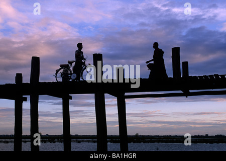 Myanmar (Birmania), Amarapura, ponte U Bein Foto Stock