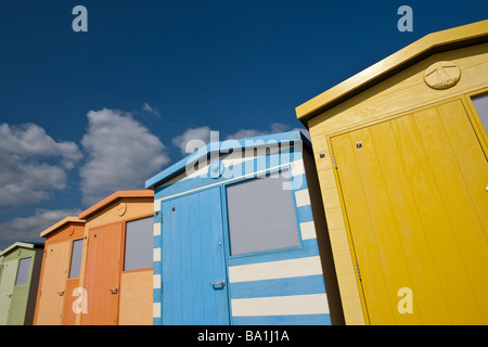 Seaford Beach capanne sulla Seaford fronte spiaggia in East Sussex, England Regno Unito Foto Stock