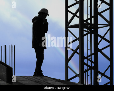 Attrezzature di costruzione,lavoratore,rainbow,gru. Foto Stock