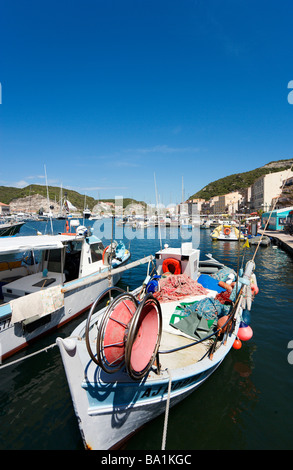 Barche da pesca nel porto di Bonifacio, Corsica, Francia Foto Stock