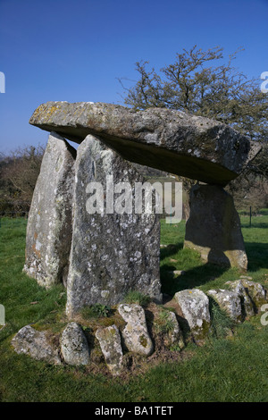 Treppiede Ballykeel dolmen tomba del portale sud della contea di Armagh nell'Irlanda del nord Foto Stock